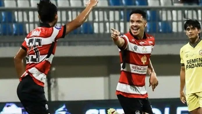 babak_pertama_super_league_gol_cepat_madura_united_ungguli_semen_padang_20