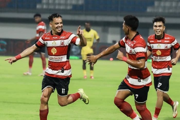 hasil_super_league_tekuk_semen_padang_51_madura_united_jauhi_zona_degradasi