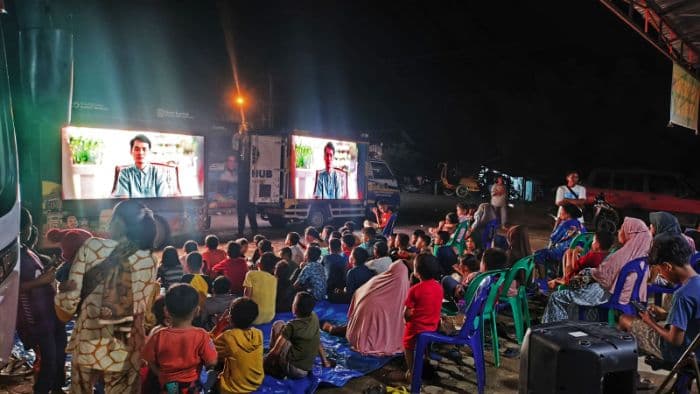 hibur_masyarakat_terdampak_bencana_pemprov_sumut_adakan_nobar_film_agak_laen