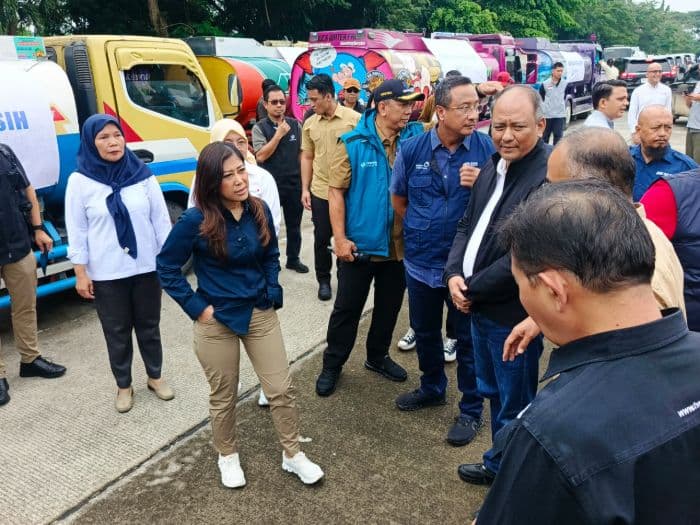 menteri_komdigi_salurkan_bantuan_nonkonektivitas_untuk_korban_bencana_aceh_tamiang