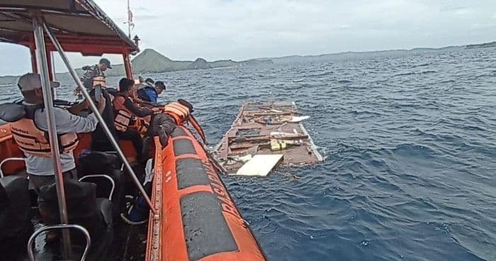 tim_sar_temukan_serpihan_kapal_km_putri_sakinah_pencarian_4_turis_spanyol_di_labuan_bajo_masih_berlanjut