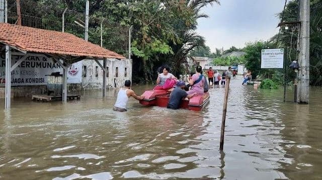 lima_kecamatan_di_tangerang_dilanda_banjir_tinggi_air_capai_1_meter
