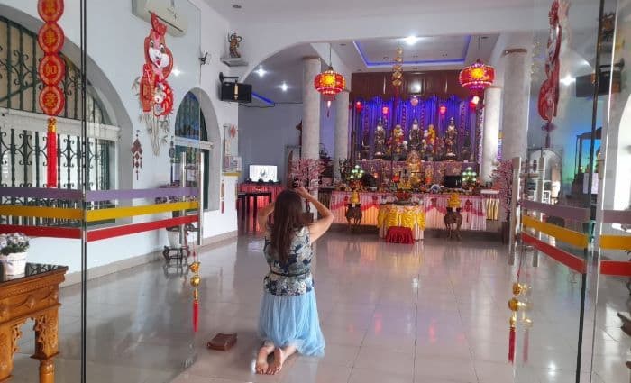 rayakan_imlek_2025_warga_tionghoa_mulai_ibadah_di_klenteng_vihara_dharma_prathama