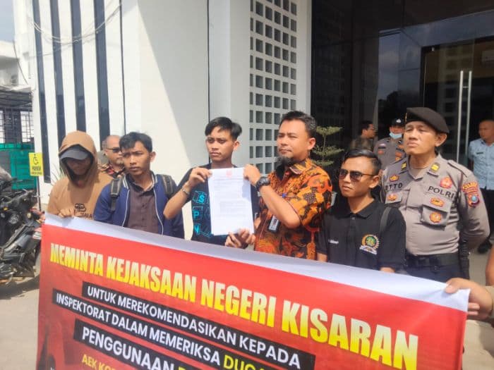 diduga_korupsi_dana_desa_mahasiswa_laporkan_kades_aek_korsik_asahan