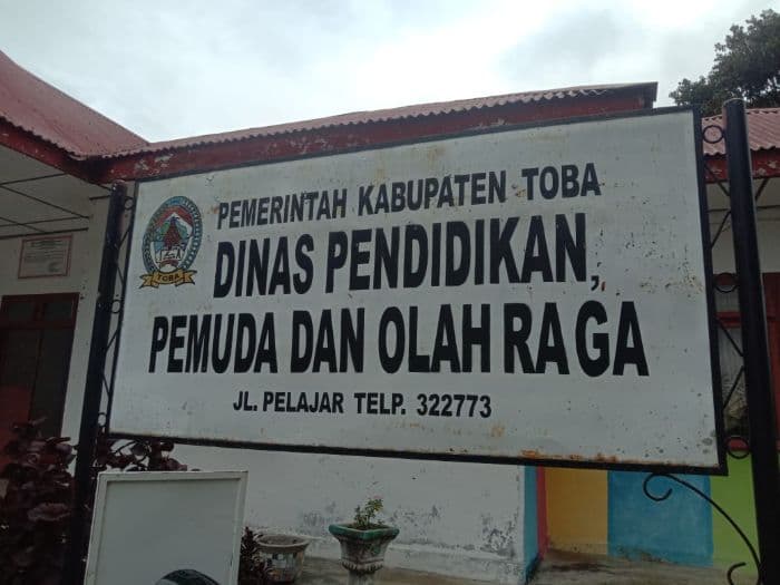 disdikpora_akan_kaji_gaji_guru_honorer_di_toba