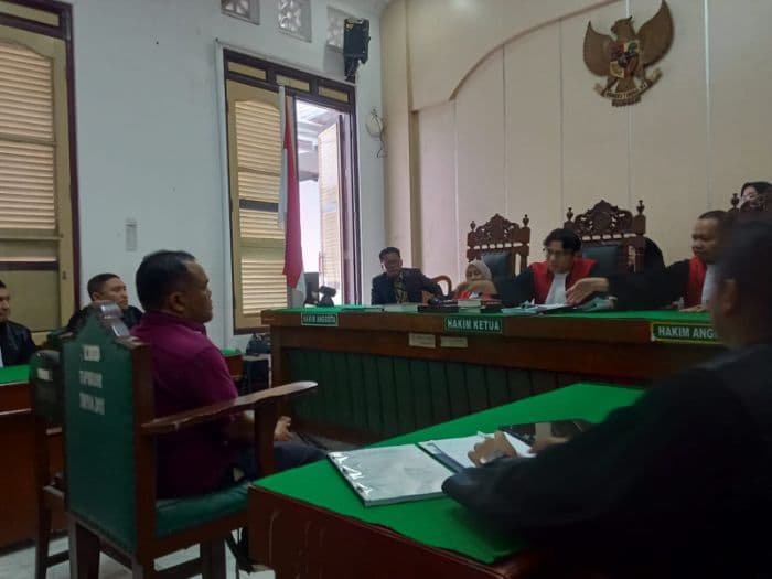 eks_pejabat_dishub_pematangsiantar_tohom_dituntut_45_tahun_penjara_kasus_pungli_parkir