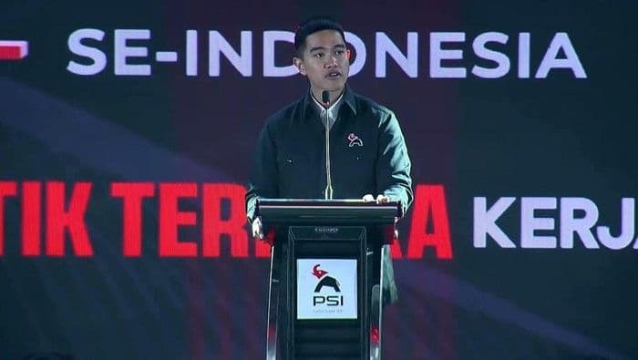 kaesang_optimistis_psi_jadi_partai_besar_saat_rakernas_2026_di_makassar_
