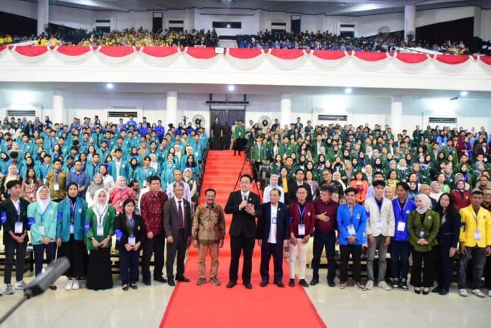 pemulihan_bencana_kemendiktisaintek_kerahkan_10000_mahasiswa_ke_wilayah_terdampak_sumatra