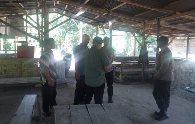 polisi_cek_lokasi_dugaan_judi_sabung_ayam_dan_dadu_di_binjai_barat_nihil_aktivitas