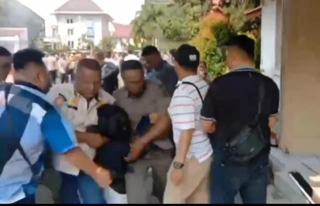 anggota_dprd_siantar_diadukan_ke_bkd_atas_kasus_pemukulan_mahasiswa