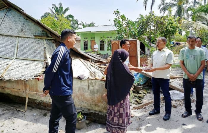 rumah_rata_dengan_tanah_pasutri_di_sergai_didatangi_dpr