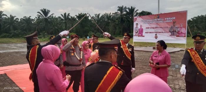 tinggalkan_palas_mantan_kapolres_akbp_diari_minta_maaf