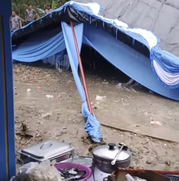 tenda_resepsi_pernikahan_di_padang_tualang_roboh_diterjang_hujan_angin
