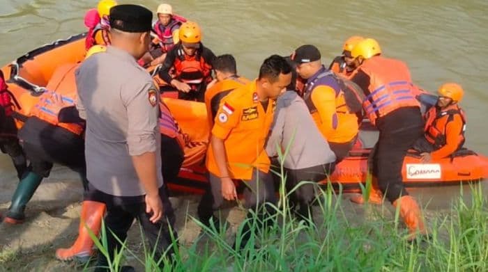 tim_sar_temukan_satu_dari_dua_korban_remaja_yang_tenggelam_di_sungai_silau