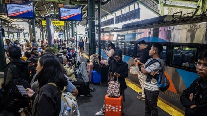 delapan_perjalanan_kereta_dari_pasar_senen_dan_gambir_dibatalkan_hari_ini