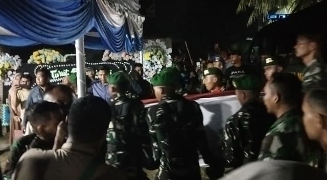 isak_tangis_keluarga_di_sergai_pecah_sambut_kedatangan_jenazah_kopda_anumerta_rico_pramudia