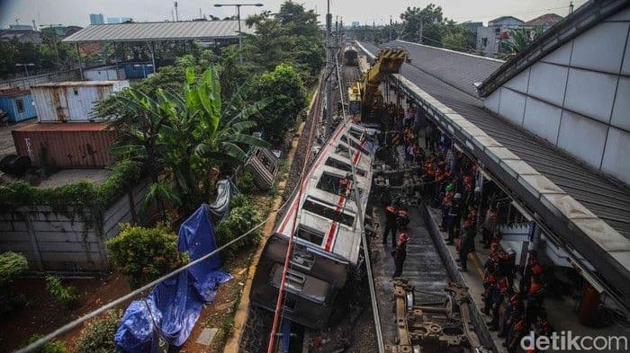 korban_tewas_kecelakaan_kereta_di_bekasi_timur_bertambah_jadi_16_orang