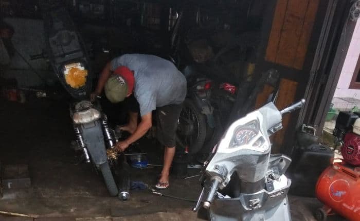 pemilik_bengkel_motor_dan_sopir_travel_di_tapteng_keluhkan_kenaikan_harga_onderdil_