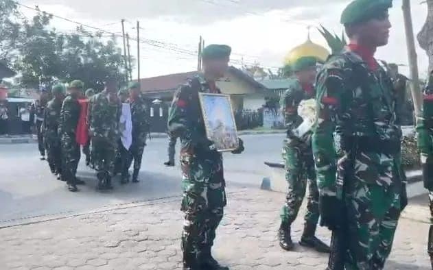prajurit_tni_gugur_di_lebanon_dimakamkan_militer_di_tmp_lubuk_pakam_ini_sosoknya