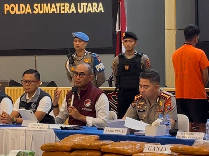 tangki_mobil_dimodifikasi_simpan_22_kg_sabu_gagal_dikirim_ke_tangerang_kurir_dibekuk_di_parkiran_mall_medan