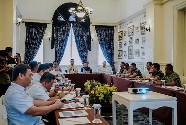 wali_kota_rico_waas_pastikan_akan_beri_ruang_buruh_sampaikan_aspirasi