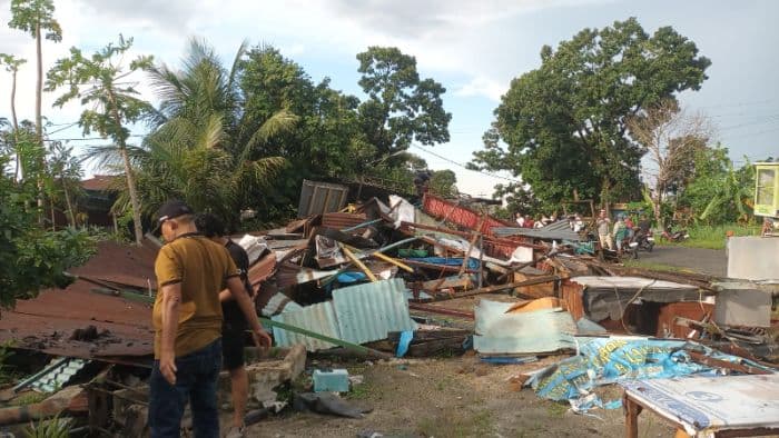 angin_kencang_hancurkan_bangunan_usaha_di_pematangsiantar_bpbd_lakukan_pendataan