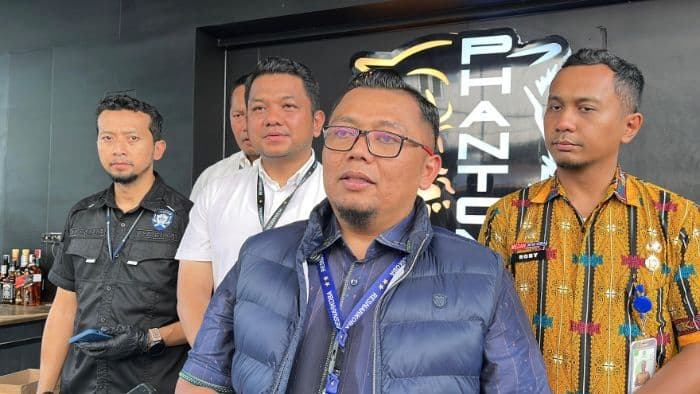 bea_cukai_temukan_miras_bercukai_palsu_di_thm_phantom_pemko_medan_rekomendasikan_pencabutan_izin