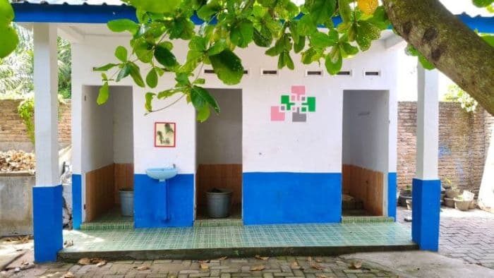 pintu_toilet_dan_kabel_listrik_di_sd_negeri_galang_dicuri