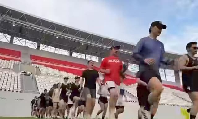 viral_pelari_injak_rumput_stadion_teladan_komunitas_lari_disorot_warganet