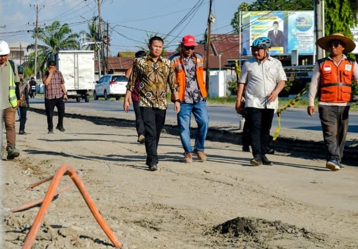 wabup_sergai_tinjau_pelebaran_jalan_nasional_sei_rampah_proyek_dikebut_demi_lancarkan_arus_lalu_lintas