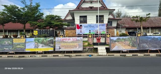warga_kabupaten_dairi_gelar_pameran_foto_tolak_izin_pt_dpm
