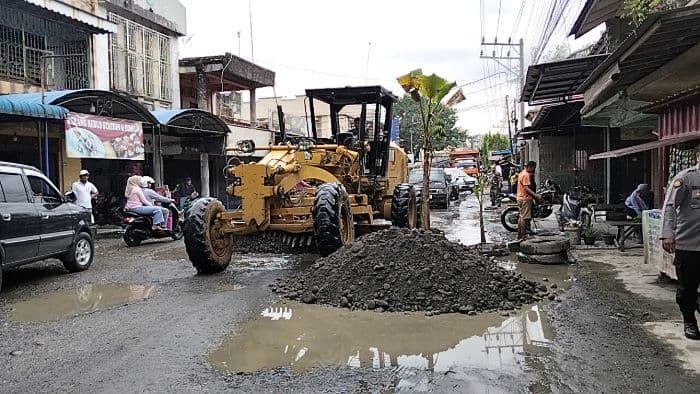 ruas_jalan_sepanjang_500_meter_di_salapian_mulai_diperbaiki_