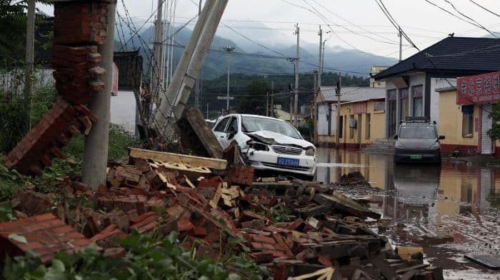 beijing_dilanda_banjir_dan_longsor_38_orang_tewas_dan_80000_dievakuasi