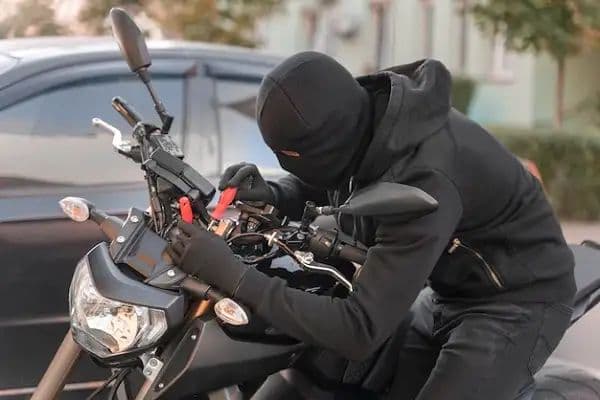 aksi_heroik_ojol_gagalkan_pencurian_motor_di_medan_viral_polisi_amankan_kendaraan