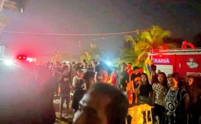 hp_yang_sedang_dicas_picu_kebakaran_rumah_nelayan_di_batu_bara_