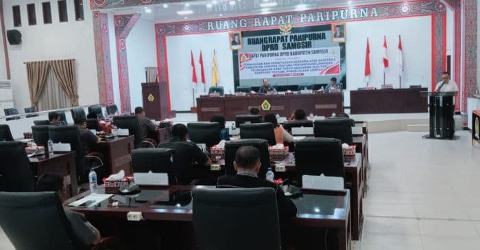 paripurna_dprd_samosir_kembali_diskors_bupati_dan_wakil_bupati_belum_hadir