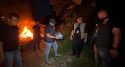 pengedar_sabu_ditangkap_meski_dihadang_warga_saat_penggerebekan_di_klambir_v_medan