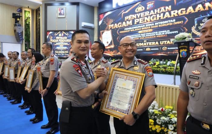 polres_karo_sabet_predikat_wbk_dan_pelayanan_prima_dari_kapolri