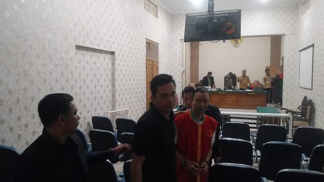 oknum_polisi_pematangsiantar_divonis_9_bulan_penjara_terkait_pembunuhan_mutia_pratiwi