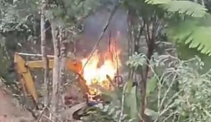 sengketa_lahan_picu_bentrokan_di_dairi_eskavator_dibakar
