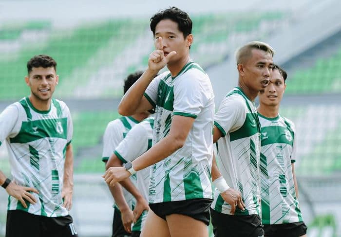 kas_hartadi_beberkan_alasan_kim_jeungho_jadi_kapten_lawan_sumsel_united