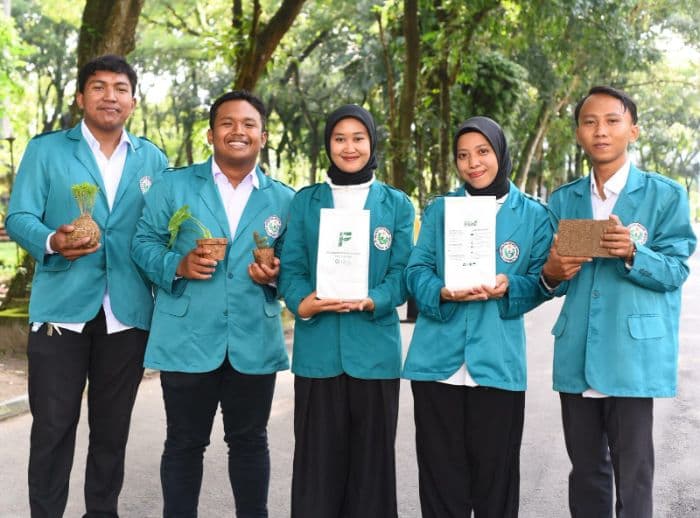 mahasiswa_kembangkan_flobu_busa_bunga_ramah_lingkungan_dari_limbah_ampas_tebu