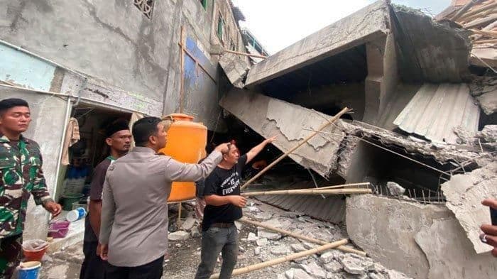 musala_ponpes_al_khoziny_sidoarjo_ambruk_santri_diduga_masih_terjebak