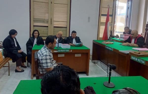 peras_12_kepsek_smk_di_nias_mantan_personel_polda_sumut_dituntut_8_tahun_penjara