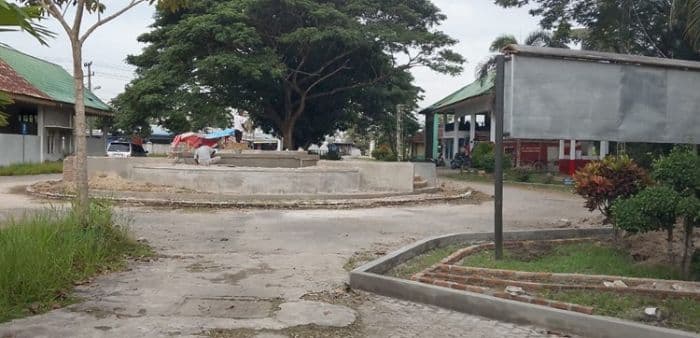 proyek_di_depan_kantor_dinas_perkim_sergai_diduga_tak_transparan_warga_curiga_ada_kecurangan