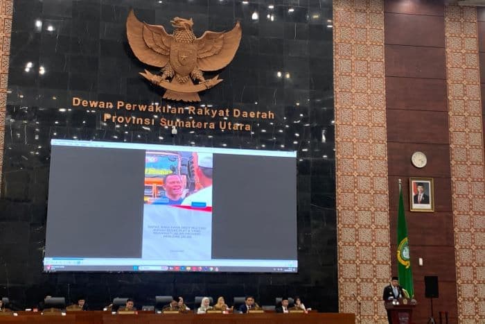 tayangkan_video_gubernur_riau_bobby_tegaskan_kebijakan_pelat_bk_untuk_kendaraan_lintas_sumut