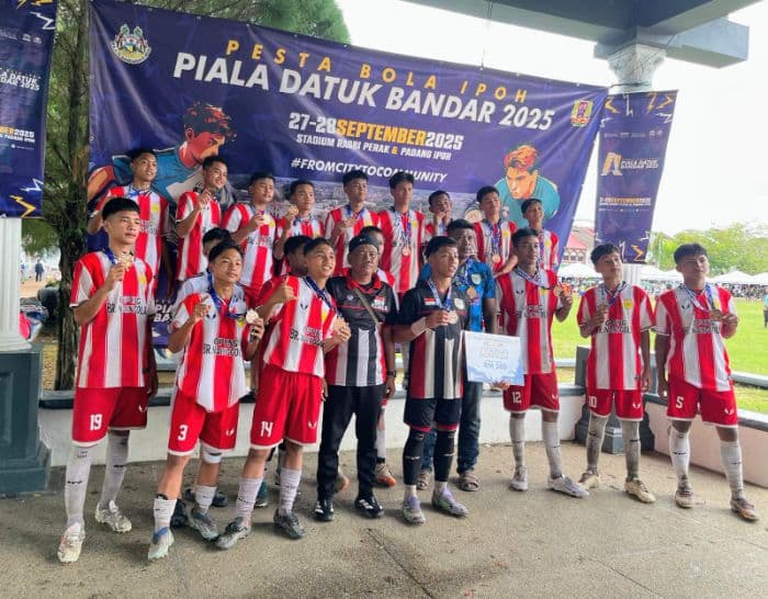 tim_sepakbola_buana_putra_batu_bara_u16_raih_juara_3_piala_datuk_bandar_malaysia