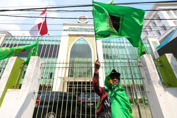 yusril_pemerintah_tak_jadi_penengah_kisruh_internal_ppp_di_muktamar_x
