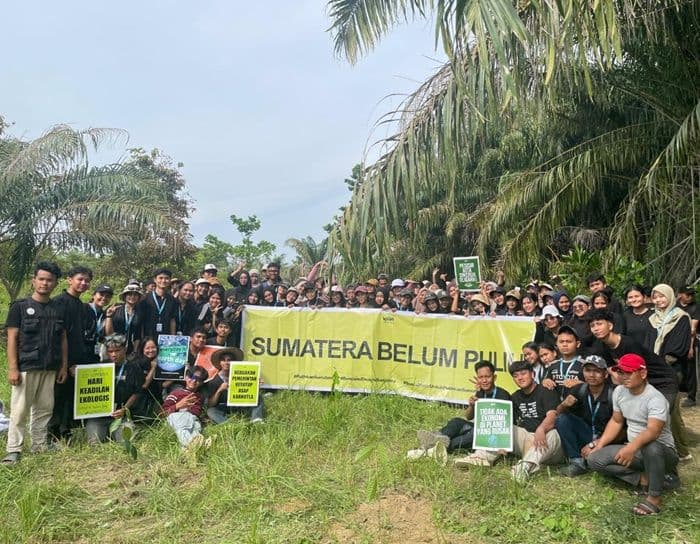 dorong_pemulihan_ekosistem_pesisir_walhi_sumut_dan_mahasiswa_unimed_tanam_pohon_di_langkat_