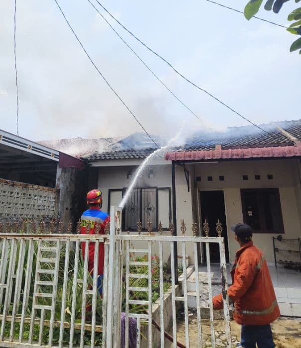 dua_rumah_di_komplek_binara_binjai_utara_terbakar
